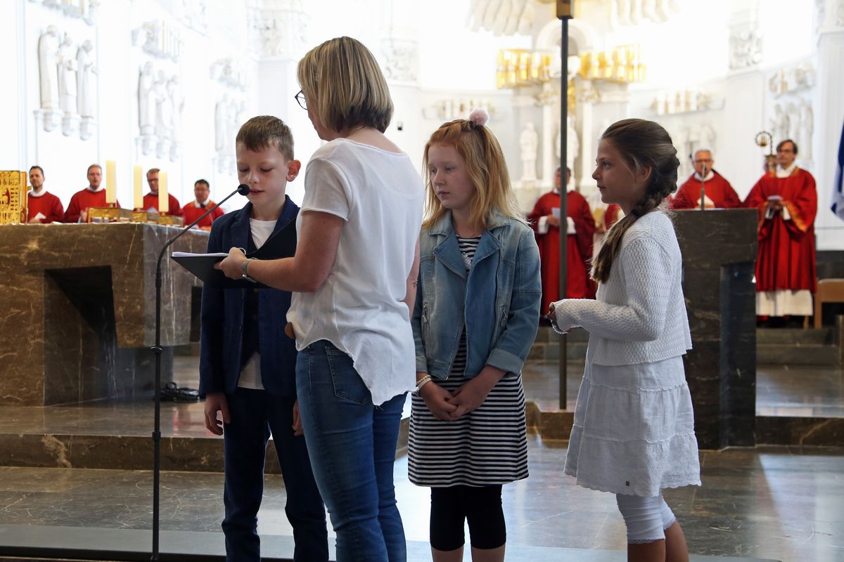 2819/0752 Kiliani-Wallfahrt der Kommunionkinder_16008