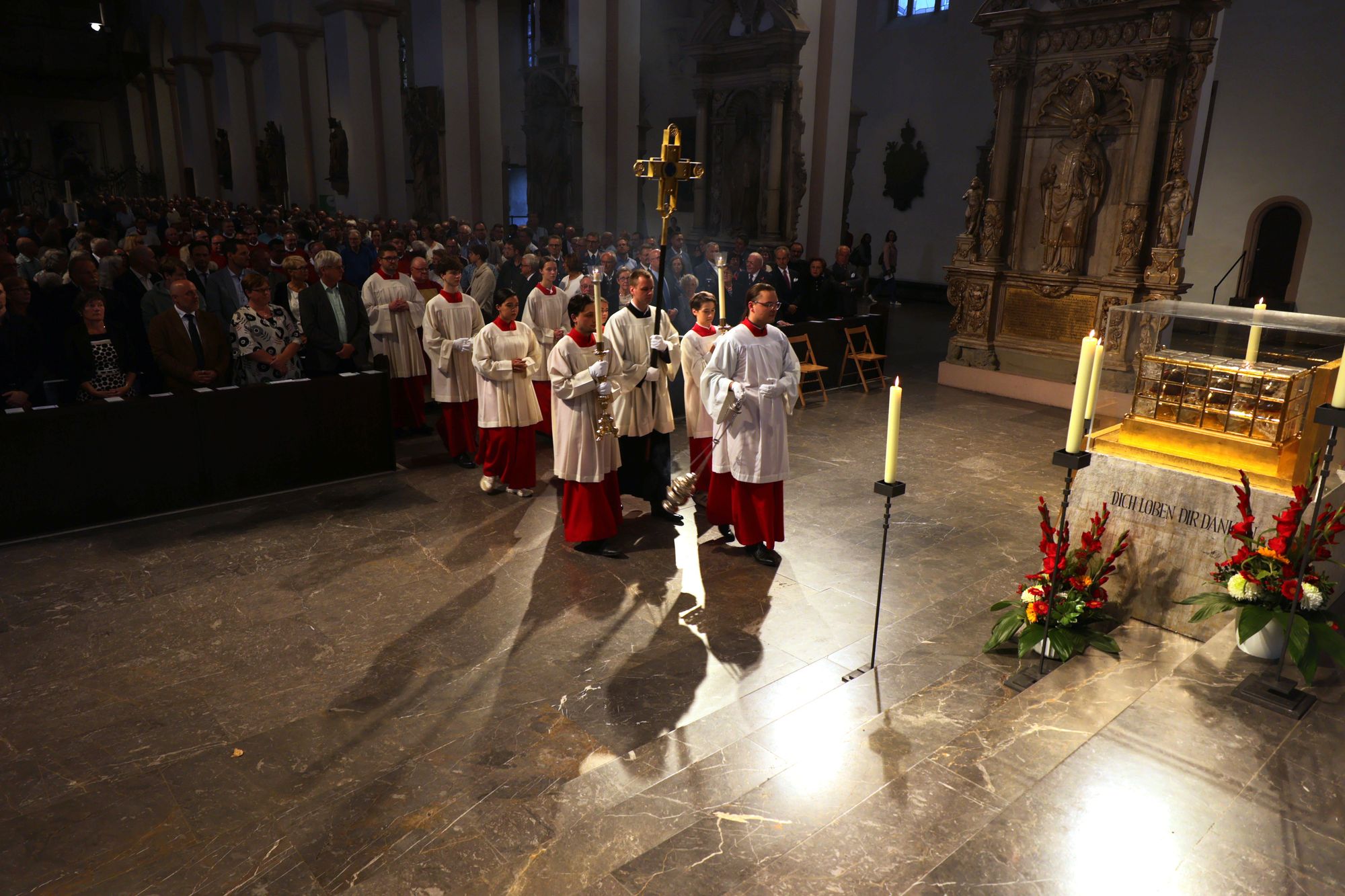 Rund 900 Personen feierten den Kiliani-Pontifikalgottesdienst für Räte und Politiker am Montagabend, 7. Juli, im Kiliansdom mit. Eine Begegnung auf dem Kiliansplatz schloss sich an. Rund 900 Personen feierten den Kiliani-Pontifikalgottesdienst für Räte und Politiker am Montagabend, 7. Juli, im Kiliansdom mit. Eine Begegnung auf dem Kiliansplatz schloss sich an.