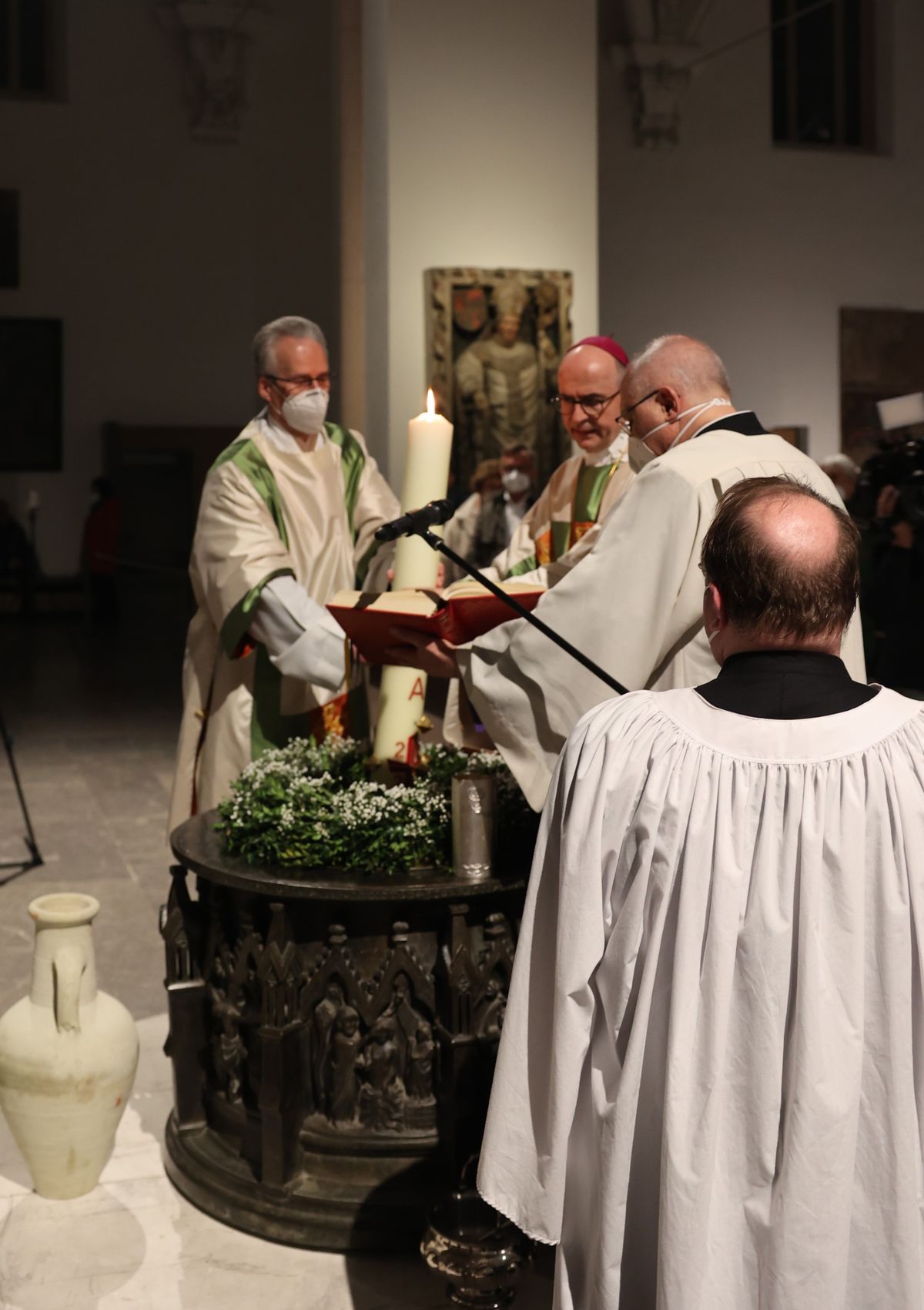 BIschof Dr. Franz Jung feiert am Samstagabend, 16. April, im Würzburger Kiliansdom die Osternacht.