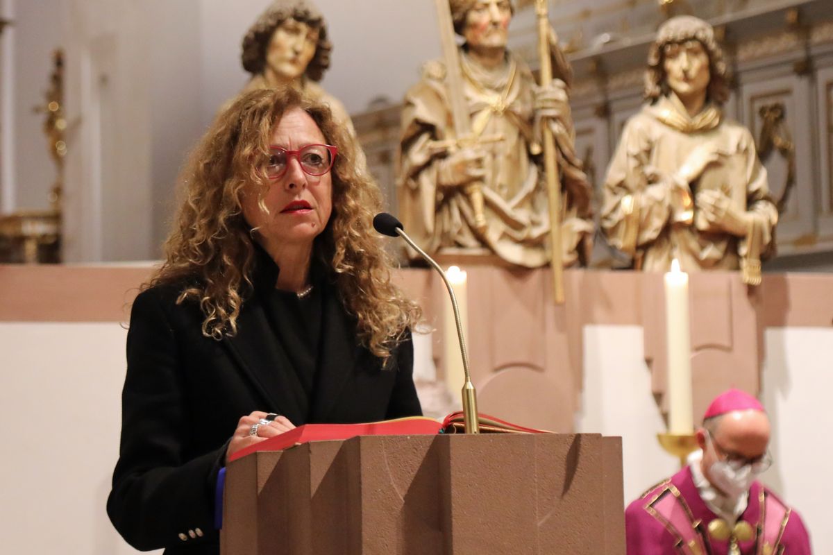 Bischof Dr. Franz Jung feierte zum Aschermittwoch der Künstler eine Wort-Gottes-Feier im Neumünster.