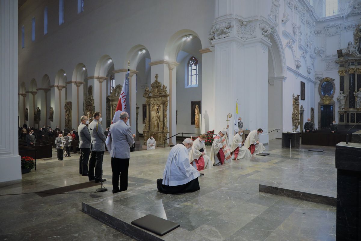 Bischof Dr. Franz Jung feiert mit Soldatinnen und Soldaten der Bundeswehr am Donnerstag, 28, Januar, im Würzburger Kiliansdom einen Gottesdienst  aus Anlass des Weltfriedenstags.