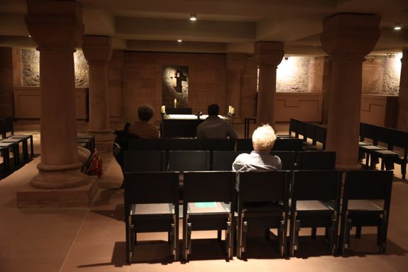 Die "Nacht der Hoffnung" am Samstagabend, 13. Juli, der Kiliani-Wallfahrtswoche lud zu Besinnung, Gebet und Kraftschöpfen in den Kiliansdom ein. Viele Passanten nutzten das Angebot, das um Mitternacht endete.