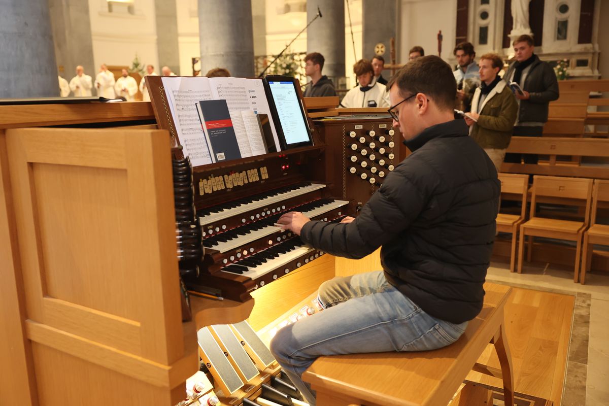 Bischof Dr. Franz Jung feierte am Festtag des heiligen Franziskus in der Kathedrale des heiligen Mél in Longford einen Gottesdienst. Im Anschluss lud die Pfarrei zum Kaffee in das Untergeschoss ein.