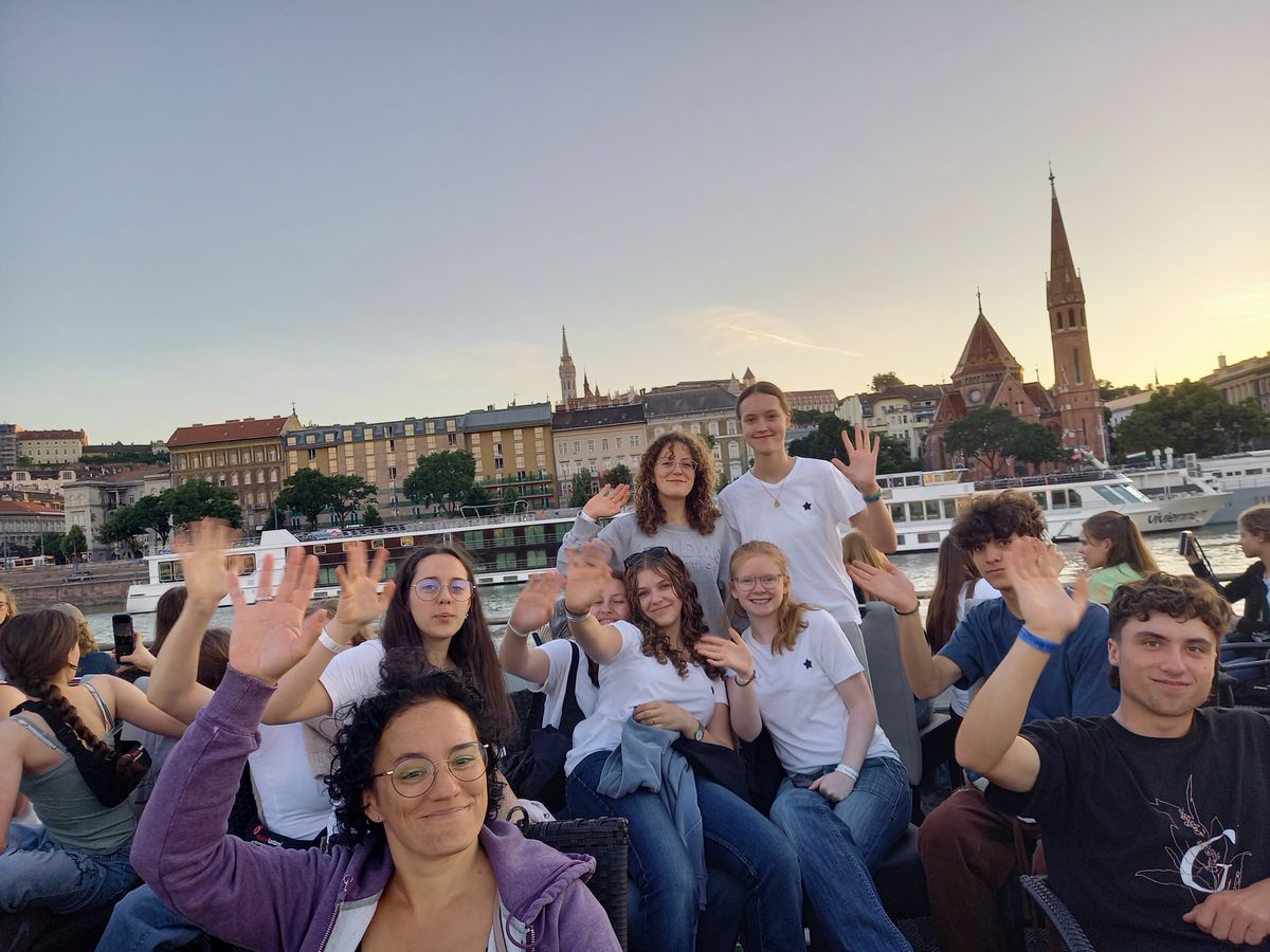 Bei einer Schiffsfahrt auf der Donau erlebten die Sängerinnen und Sänger Budapest von seiner schönsten Seite.
