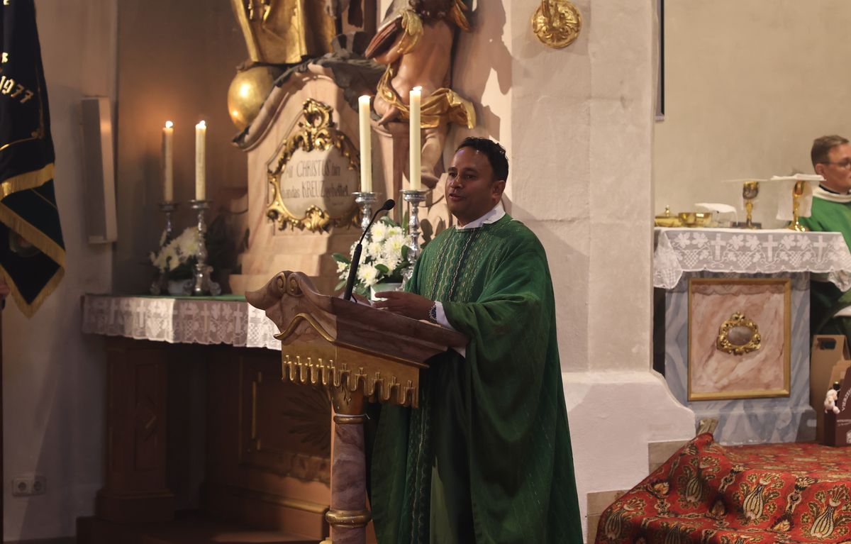 Pater Nelson Antoney bei seiner Dankesrede.