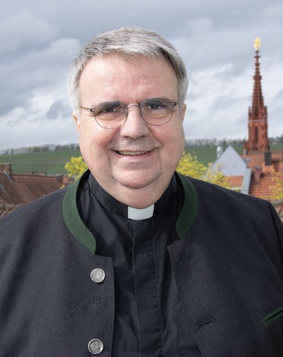 Domkapitular Monsignore Clemens Bieber.