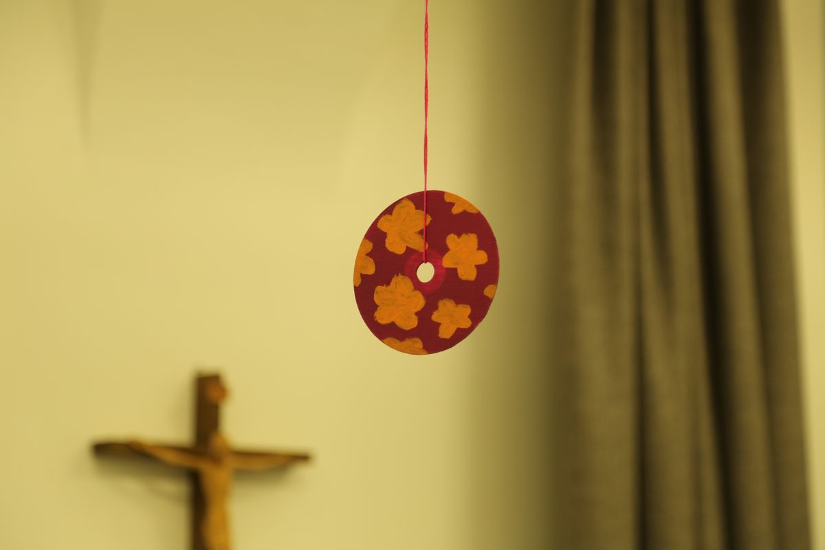 Am Tag der Jugend hat Weihbischof Paul Reder im Anschluss an ein buntes Workshop-Programm einen Kiliani-Gottesdienst mit den Jugendlichen im Kilianeum in Würzburg gefeiert.