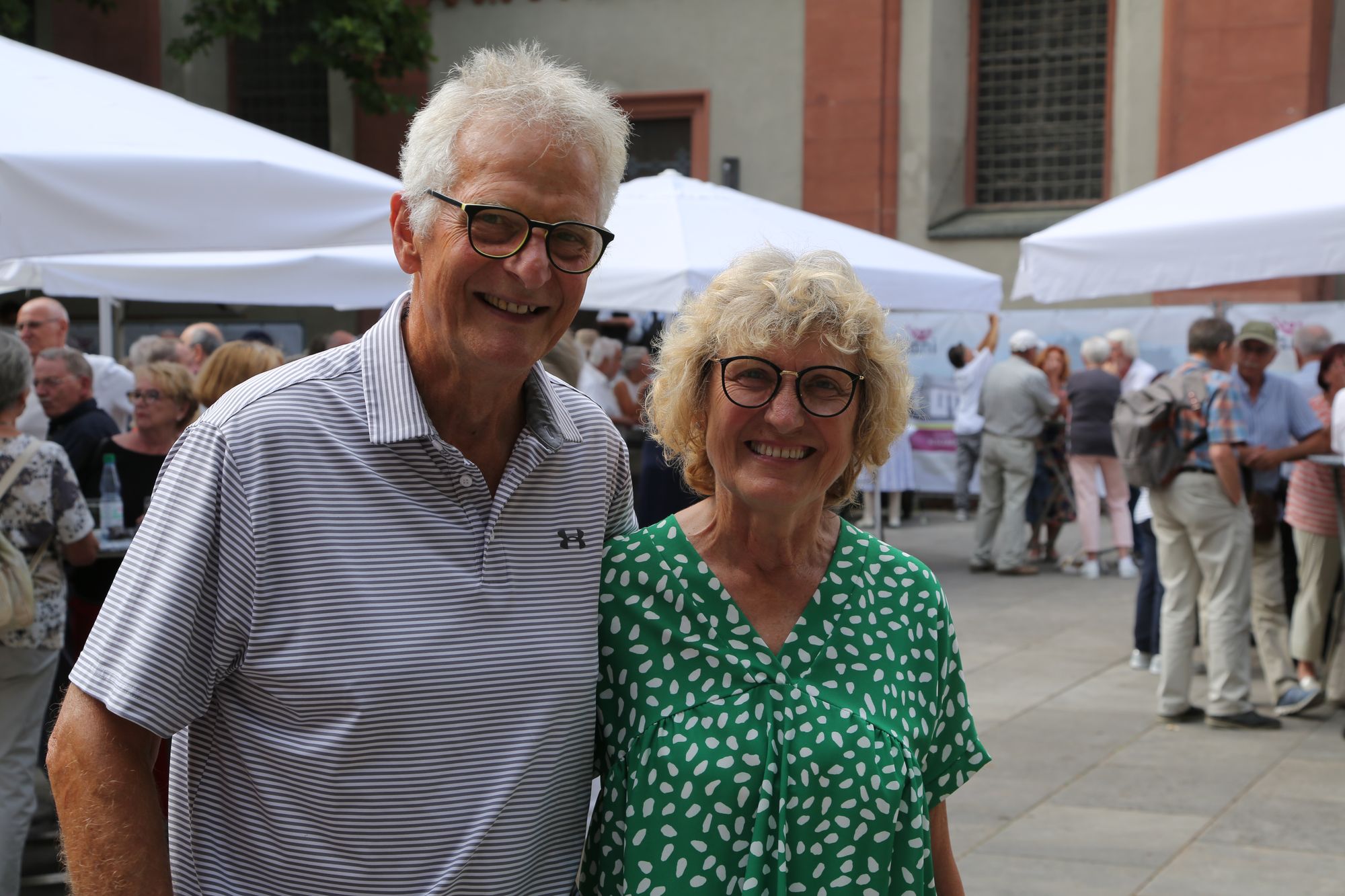 Rund 600 Ehejubilare haben am Donnerstag, 3. Juli, in einem Pontifikalgottesdienst mit Weihbischof Paul Reder im Würzburger Kiliansdom ihre Eheversprechen erneuert.  Rund 600 Ehejubilare haben am Donnerstag, 3. Juli, in einem Pontifikalgottesdienst mit Weihbischof Paul Reder im Würzburger Kiliansdom ihre Eheversprechen erneuert.