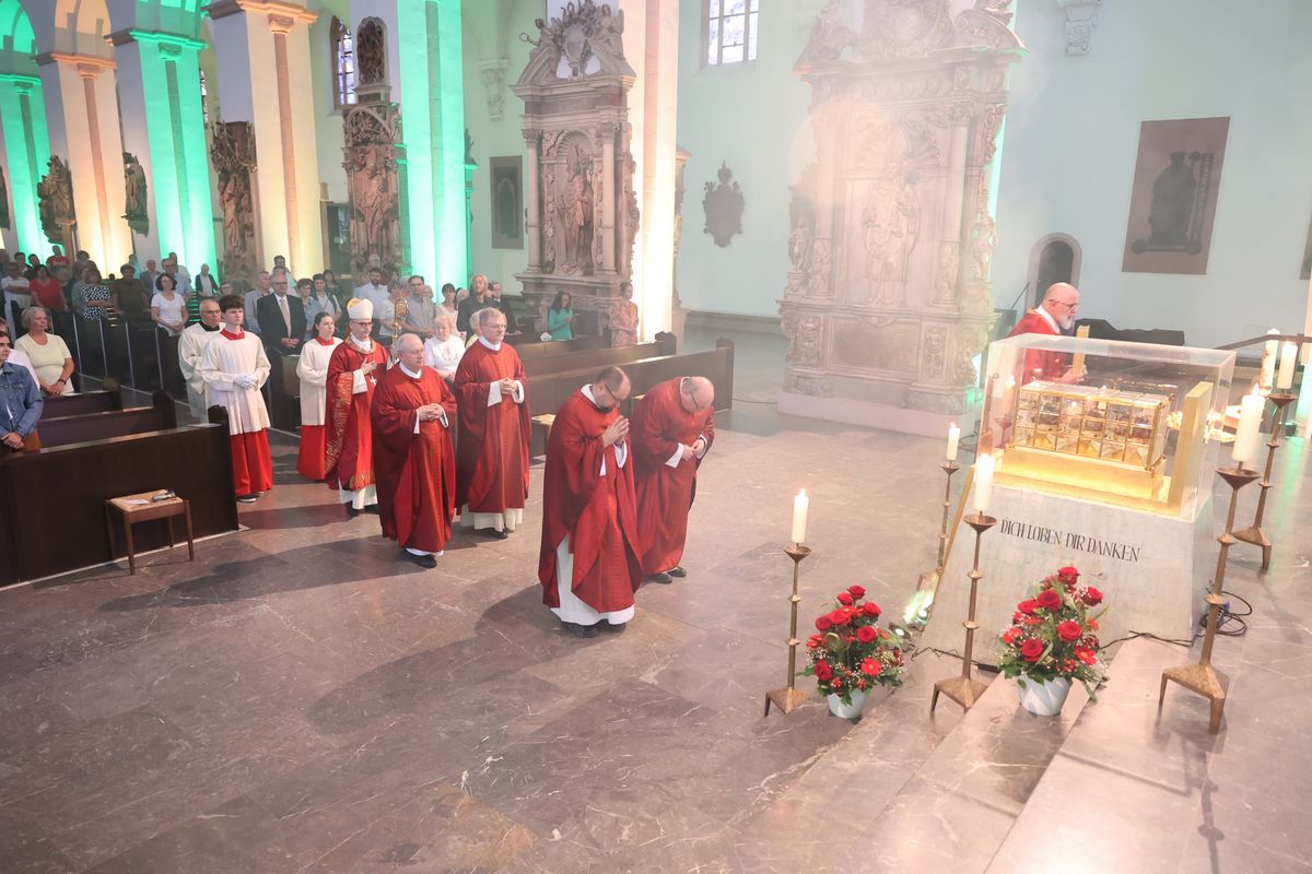 Die "Nacht der Hoffnung" am Samstagabend, 13. Juli, der Kiliani-Wallfahrtswoche lud zu Besinnung, Gebet und Kraftschöpfen in den Kiliansdom ein. Viele Passanten nutzten das Angebot, das um Mitternacht endete.