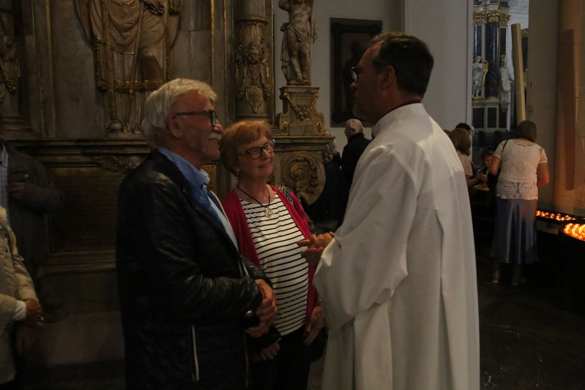 Bischof Dr. Franz Jung hat am Donnerstagnachmittag, 4. Juli, mit etwa 320 Paaren im Kiliansdom ihr goldenes oder diamantenes Ehejubiläum gefeiert.