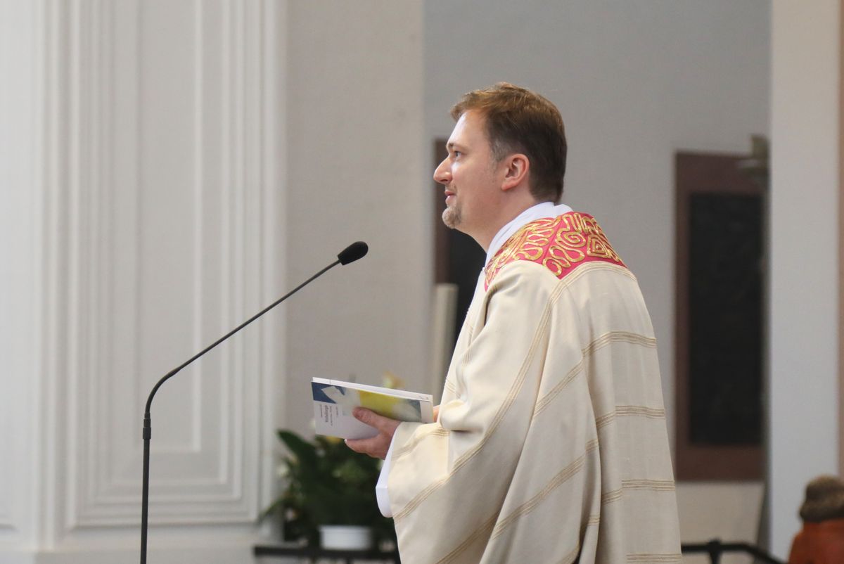 Bei einem Pontifikalgottesdienst am Samstag, 17. Oktober, hat Weihbischof Ulrich Boom im Würzburger Kiliansdom Uwe Becker zum Ständigen Diakon geweiht.