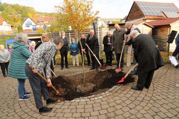 4321/1030 Baumpflanzaktion Partnerbistum_30263