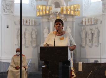 Mit rund 110 Ehepaaren aus der ganzen Diözese hat Weihbischof Ulrich Boom am Mittwochnachmittag, 23. Juni, einen Pontifikalgottesdienst gefeiert. Eingeladen waren Ehejubilare, die in den Jahren 2020 und 2021 auf 50, 60 oder 65 gemeinsame Jahre zurückblicken.