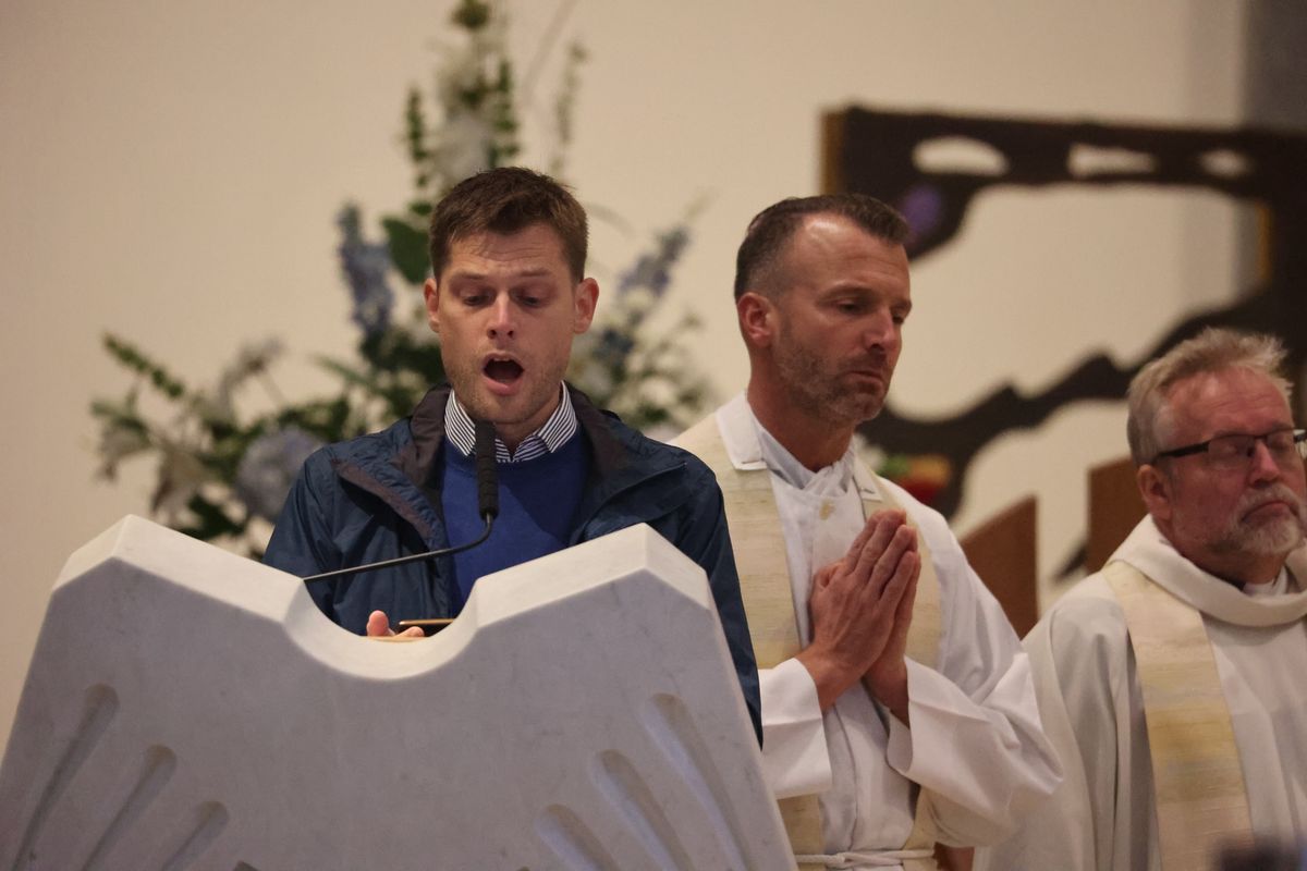 Bischof Dr. Franz Jung feierte am Festtag des heiligen Franziskus in der Kathedrale des heiligen Mél in Longford einen Gottesdienst. Im Anschluss lud die Pfarrei zum Kaffee in das Untergeschoss ein.
