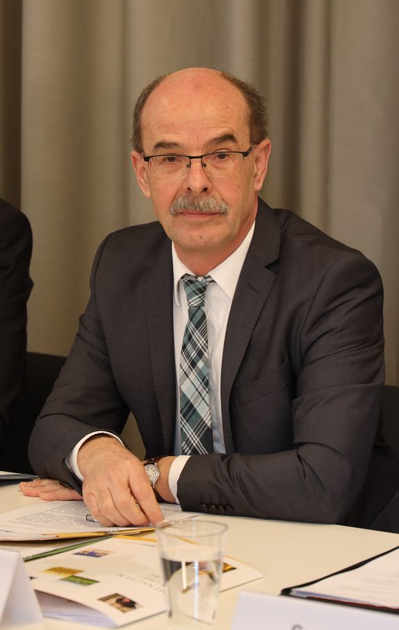 Stellvertretender Finanzdirektor Andreas Hammer Stellvertretender Finanzdirektor Andreas Hammer