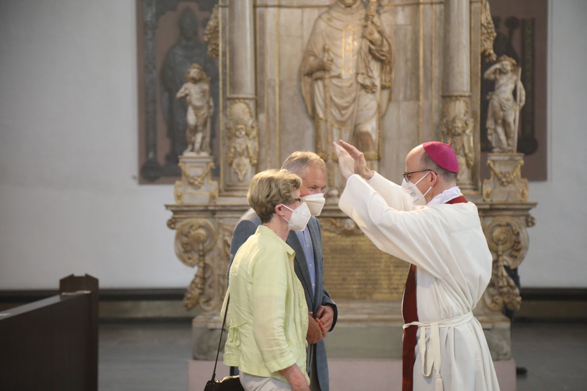 2621/0624 Ehejubilare Bischof 29. Juni Vormittag_28034