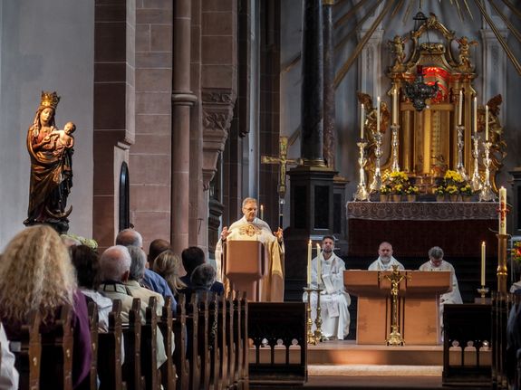Dekan Martin Heim deutete in seiner Predigt das Bistumsmotto "Wir haben seinen Stern aufgehen sehen!".