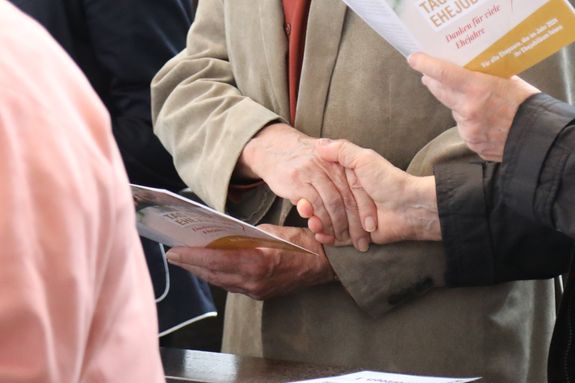 2824/0710 Gottesdienst für Gold- und Diamant-Jubilare mit Weihbischof Paul Reder Vorschaubilder_49299