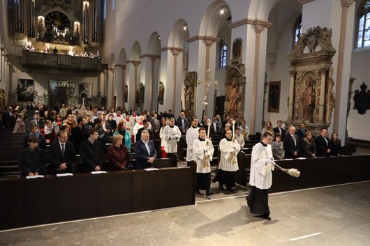 Bei einem Pontifikalgottesdienst mit Bischof Dr. Franz Jung am Samstag, 10. Oktober, ist Bertram Ziegler im Würzburger Kiliansdom zum Priester geweiht worden.