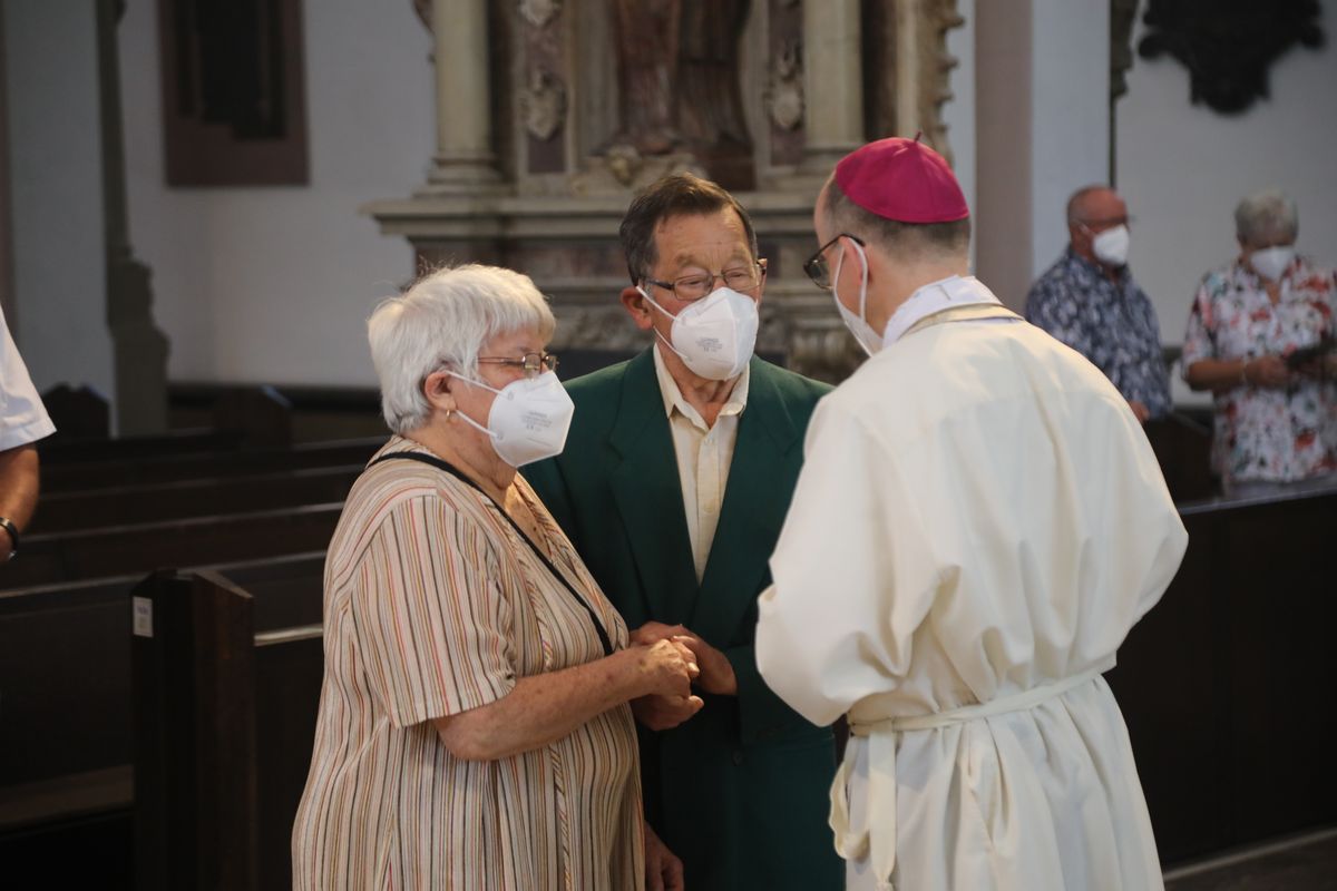 2621/0621 Dankgottesdienst für Ehejubilare mit Bischof Jung_27828