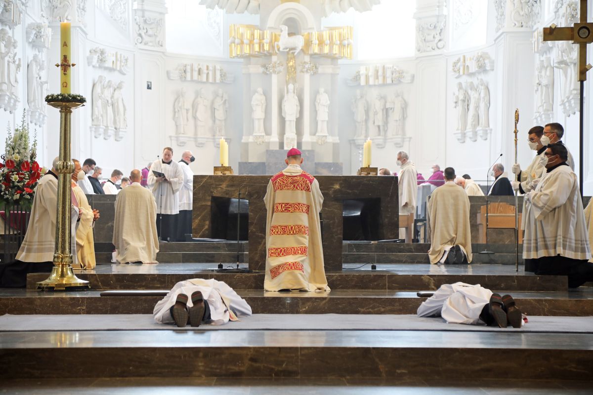 2121/0503 Priesterweihe Manuel Thomas und Benjamin Schimmer_26824