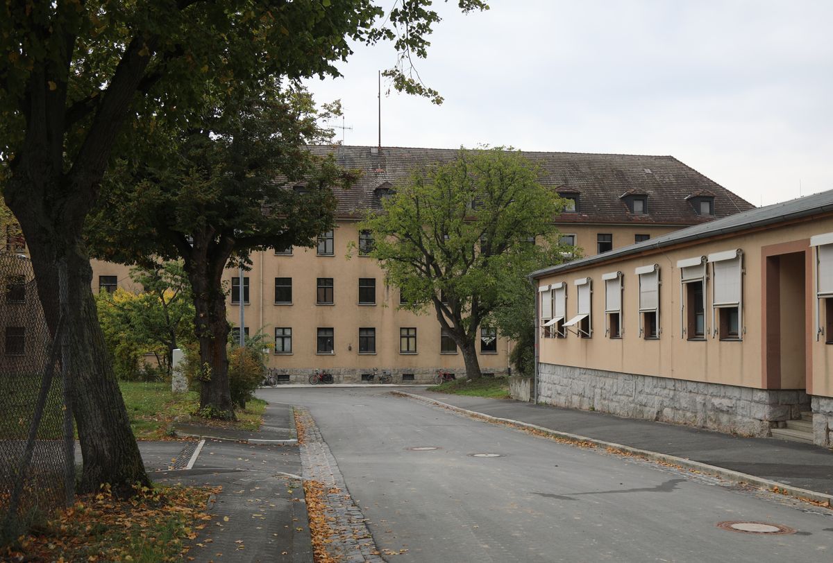 Auf dem Weg zum sogenannten "Männerhaus". Das Gebäude wird derzeit renoviert.  Auf dem Weg zum sogenannten "Männerhaus". Das Gebäude wird derzeit renoviert.