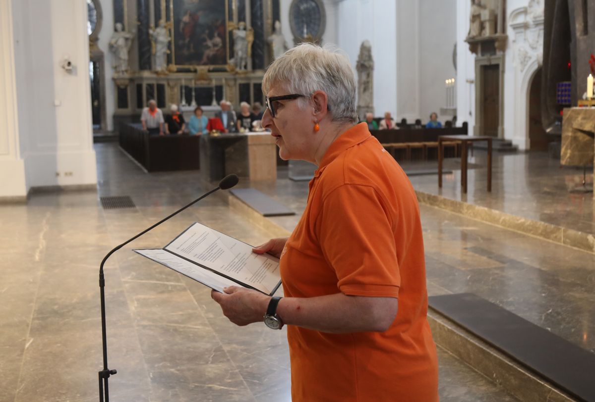 Weihbischof Paul Reder feierte am Dienstagabend, 8. Juli, einen Kiliani-Pontifikalgottesdienst mit den Katholischen Erwachsenenverbänden im Kiliansdom. 