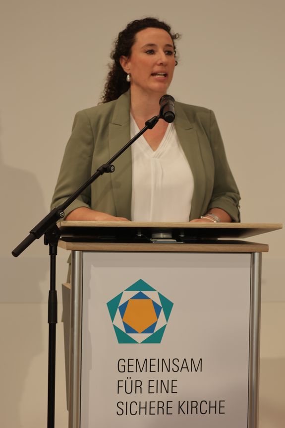 Ordinariatsrätin Kathrin Pfeil Ordinariatsrätin Kathrin Pfeil