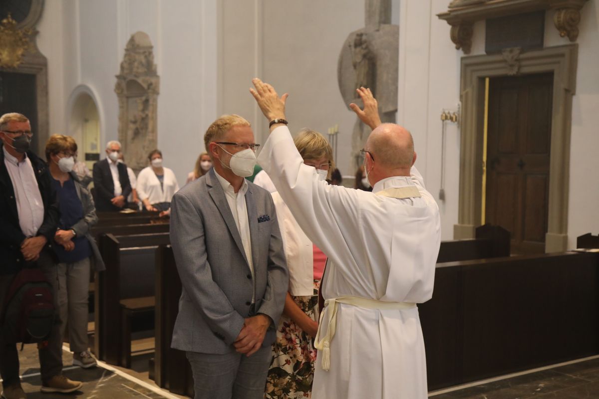 2721/0637-Dankgottesdienst für Ehejubilare mit Bischof Dr. Franz Jung_28277 Bischof Dr. Franz Jung hat am Mittwochabend, 30. Juni, einen Gottesdienst im Würzburger Kiliansdom gefeiert.