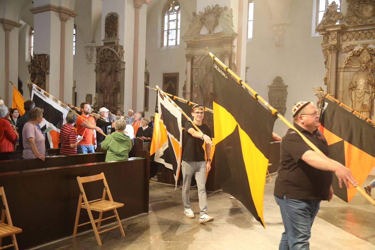 Weihbischof Paul Reder feierte am Dienstagabend, 8. Juli, einen Kiliani-Pontifikalgottesdienst mit den Katholischen Erwachsenenverbänden im Kiliansdom. 