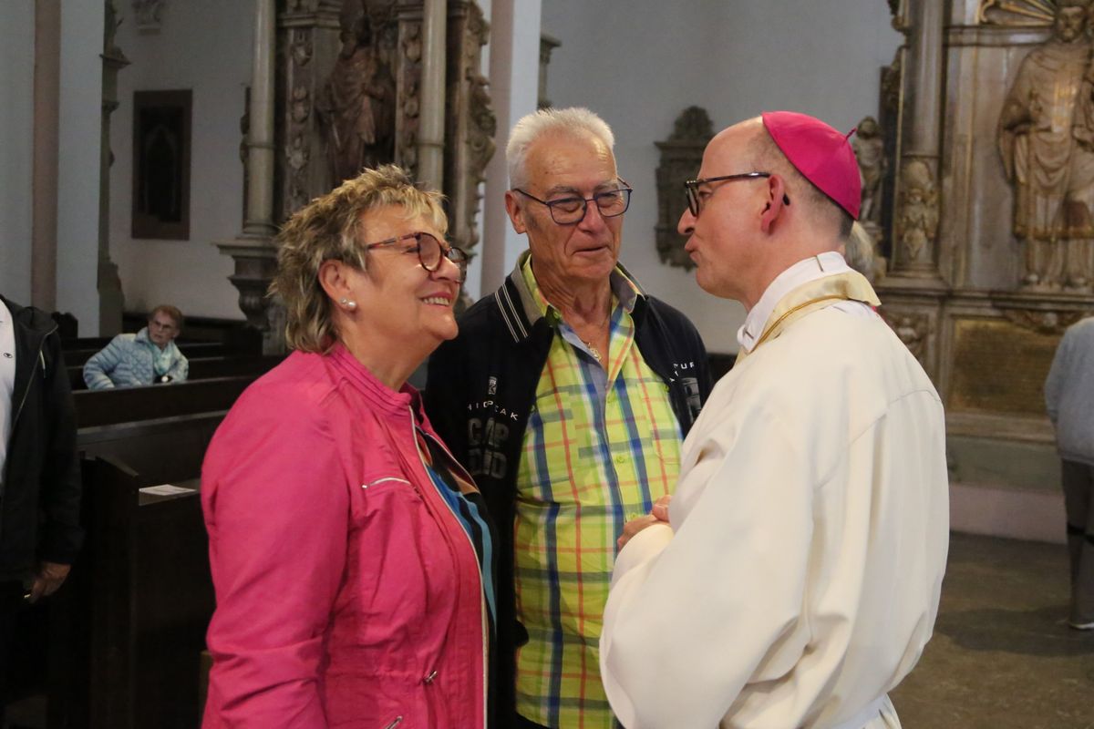 Bischof Dr. Franz Jung hat am Donnerstagnachmittag, 4. Juli, mit etwa 320 Paaren im Kiliansdom ihr goldenes oder diamantenes Ehejubiläum gefeiert.