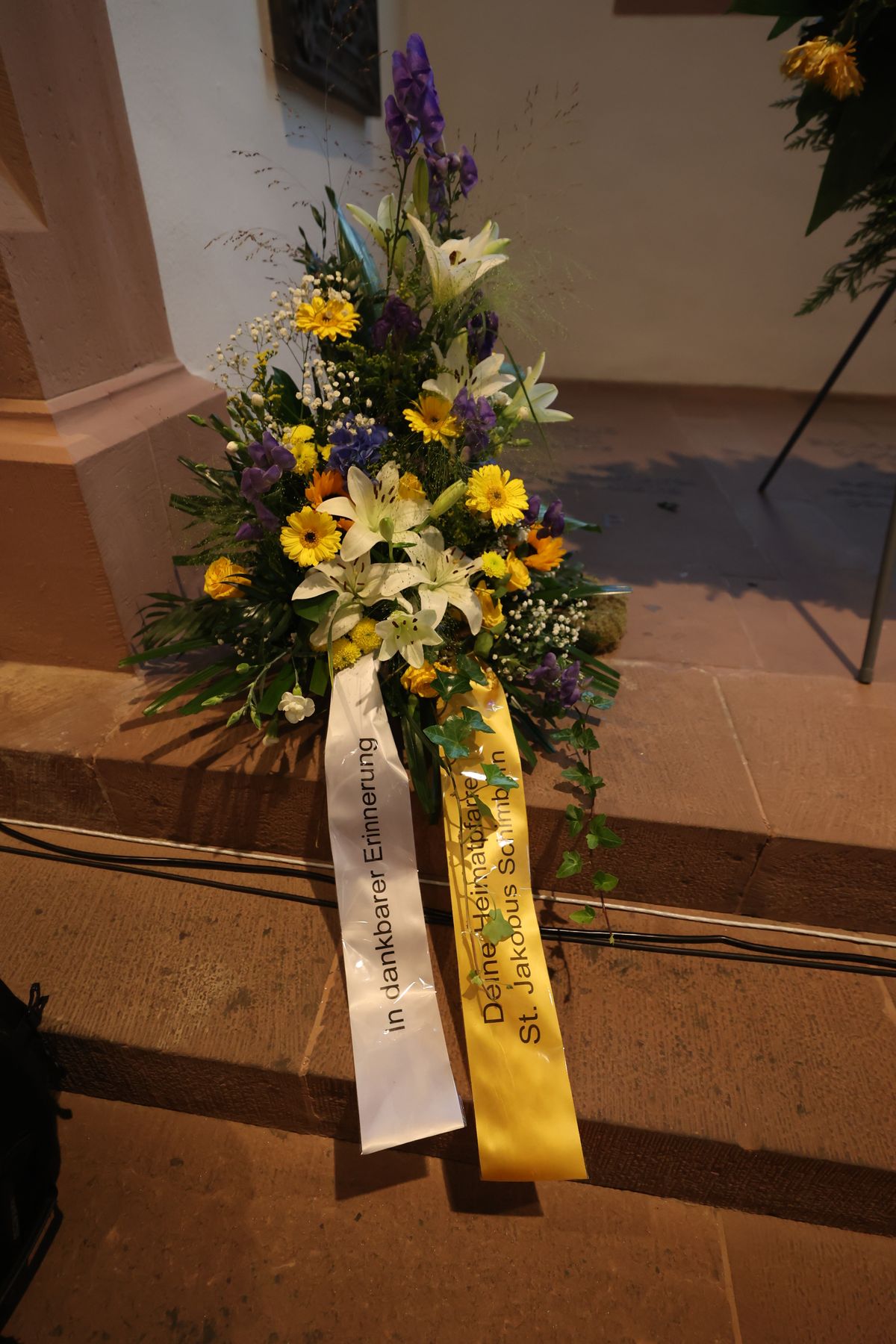 Bischof Dr. Franz Jung feierte am Samstag, 12. Oktober, im Würzburger KIliansdom ein Pontifikalrequiem für Weihbischof em. Helmut Bauer. Die anschließende Beisetzung leitete Dompropst Weihbischof Paul Reder.