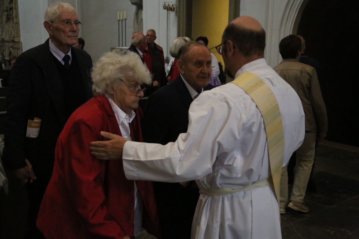 Bischof Dr. Franz Jung hat am Donnerstagnachmittag, 4. Juli, mit etwa 320 Paaren im Kiliansdom ihr goldenes oder diamantenes Ehejubiläum gefeiert.