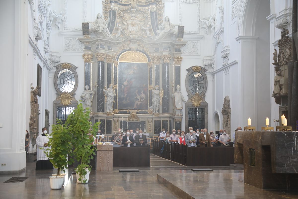 2621/0624 Ehejubilare Bischof 29. Juni Vormittag_28015