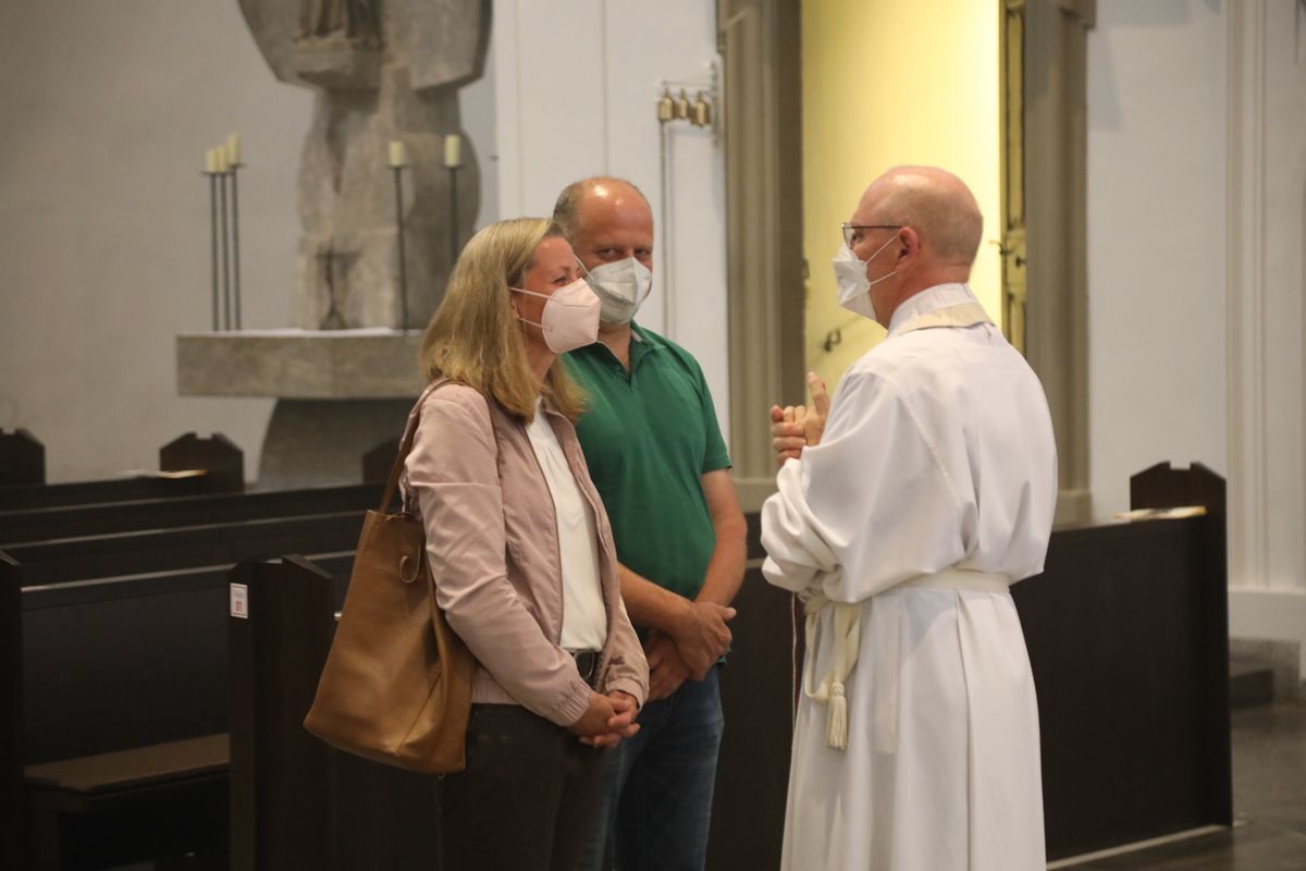 2721/0637-Dankgottesdienst für Ehejubilare mit Bischof Dr. Franz Jung_28291 Bischof Dr. Franz Jung hat am Mittwochabend, 30. Juni, einen Gottesdienst im Würzburger Kiliansdom gefeiert.