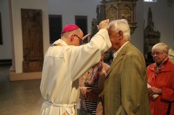 Bischof Dr. Franz Jung hat am Donnerstagnachmittag, 4. Juli, mit etwa 320 Paaren im Kiliansdom ihr goldenes oder diamantenes Ehejubiläum gefeiert.