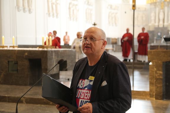 Domkapitular Albin Krämer, Bischofsvikar für den Katholikentag, lädt die Wallfahrer zum Katholikentag 2026 nach Würzburg ein.