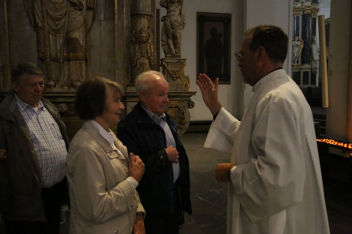 Bischof Dr. Franz Jung hat am Donnerstagnachmittag, 4. Juli, mit etwa 320 Paaren im Kiliansdom ihr goldenes oder diamantenes Ehejubiläum gefeiert.