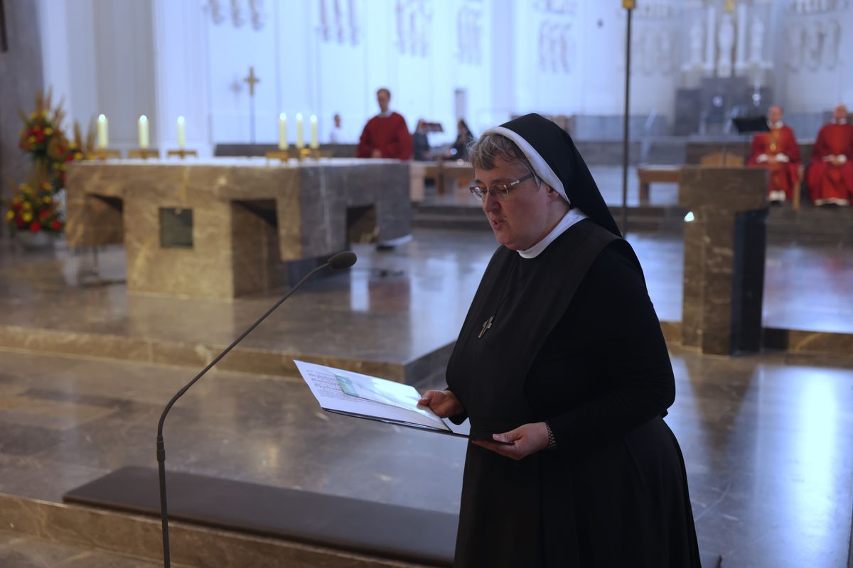 Mit Ordensleuten und Missionaren hat Weihbischof Paul Reder am Mittwochnachmittag, 9. Juli, im Kiliansdom einen Kiliani-Gottesdienst gefeiert. 