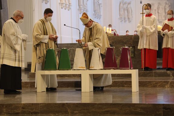 1321/0323 Missa chrismatis_26166