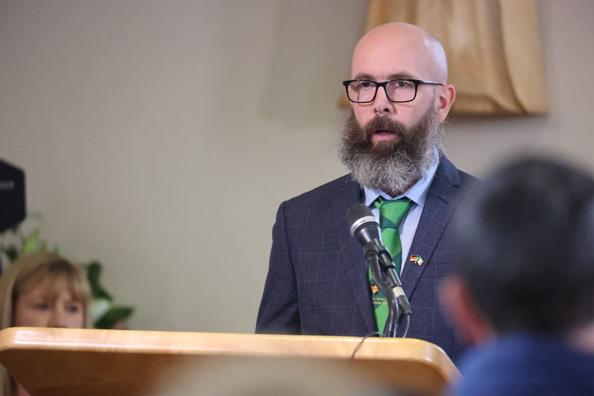 Mit einer Prozession durch den Ort, einem Gottesdienst in der Kilianskirche und einem gemeinsamen Mittagessen von Deutschen und Iren in der Saint Kilian