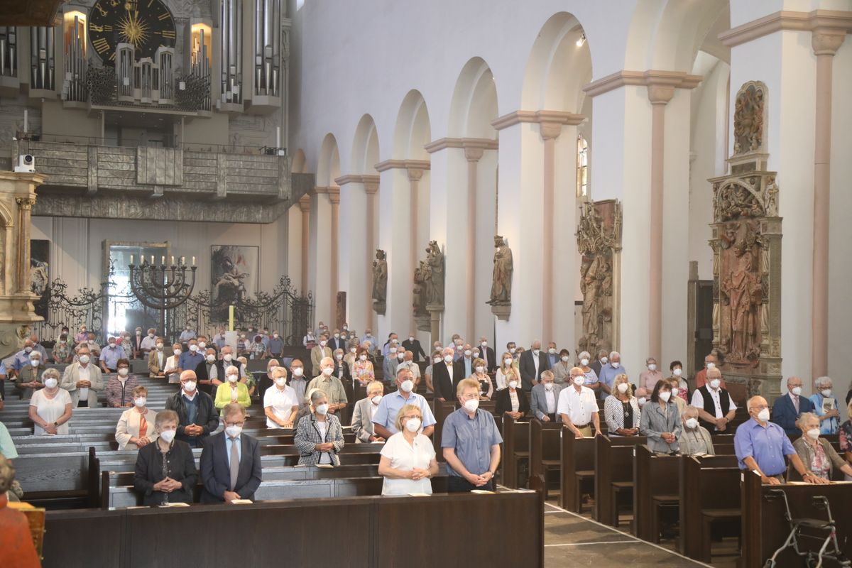 2621/0624 Ehejubilare Bischof 29. Juni Vormittag_28014