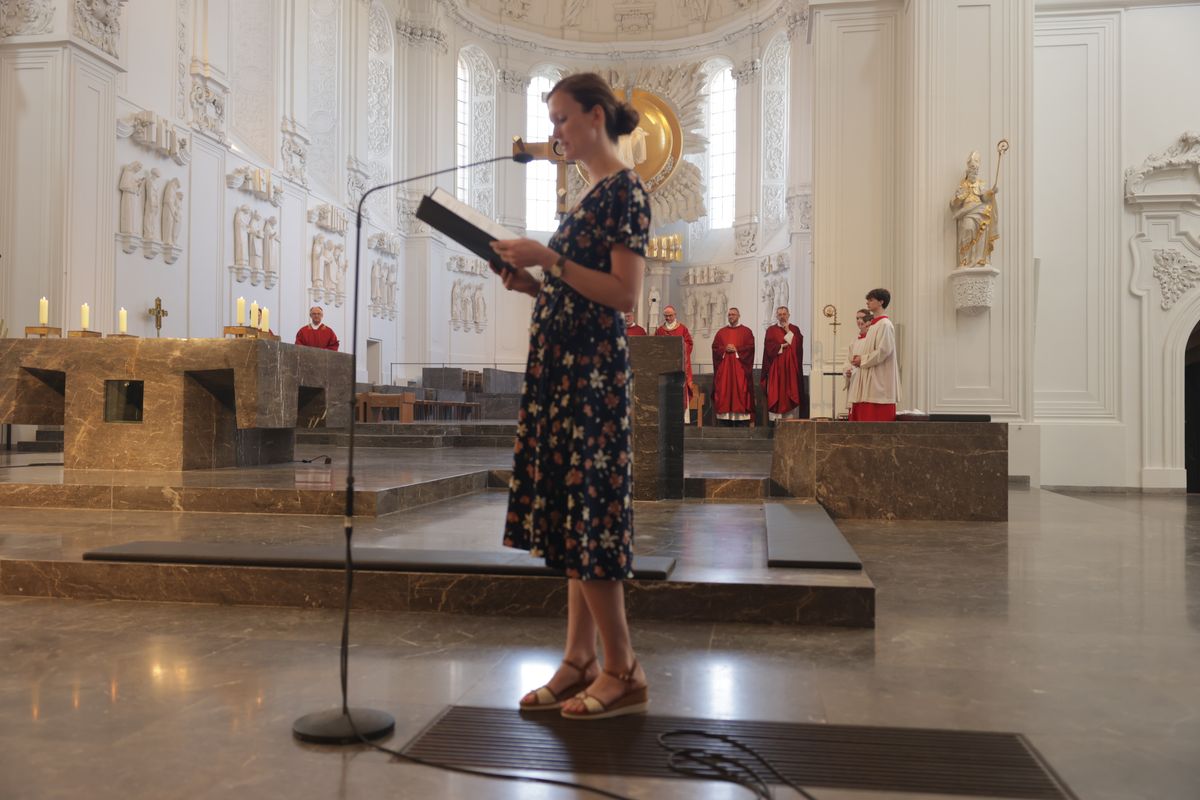 Beim Kiliani-Gottesdienst für die in Schule und Erziehung Tätigen hat Bischof Dr. Franz Jung am Freitag, 11. Juli, im Würzburger Kiliansdom 24 Frauen und Männern die Missio canonica verliehen.
