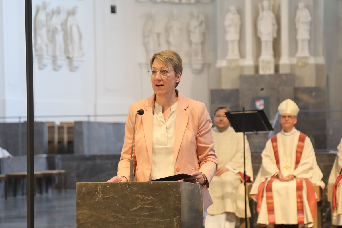 Fünf Frauen und zwei Männer hat Bischof Dr. Franz Jung bei einem Pontifikalgottesdienst am Freitag, 18. Juli 2025, als Pastoral- beziehungsweise Gemeindereferentinnen und -referenten beauftragt.