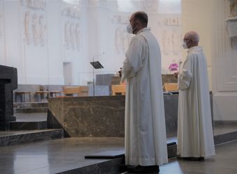 Mit einem Kiliani-Pontifikalgottesdienst im Kiliansdom mit Bischof Dr. Franz Jung ist am Dienstagabend, 6. Juli, das 50. Jubiläum der Berufsgruppe der Pastoralreferentinnen und -referenten im Bistum Würzburg gefeiert worden.