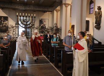 Mit einem Kiliani-Pontifikalgottesdienst im Kiliansdom mit Bischof Dr. Franz Jung ist am Dienstagabend, 6. Juli, das 50. Jubiläum der Berufsgruppe der Pastoralreferentinnen und -referenten im Bistum Würzburg gefeiert worden.