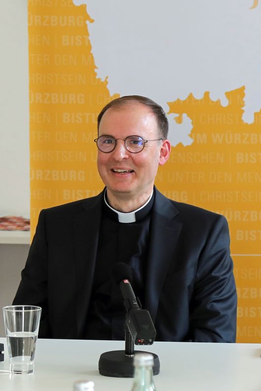 Der ernannte Weihbischof Paul Reder bei der Pressekonferenz im Medienhaus der Diözese. Der ernannte Weihbischof Paul Reder bei der Pressekonferenz im Medienhaus der Diözese.