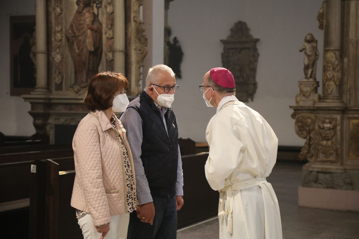 2721/0637-Dankgottesdienst für Ehejubilare mit Bischof Dr. Franz Jung_28302 Bischof Dr. Franz Jung hat am Mittwochabend, 30. Juni, einen Gottesdienst im Würzburger Kiliansdom gefeiert.