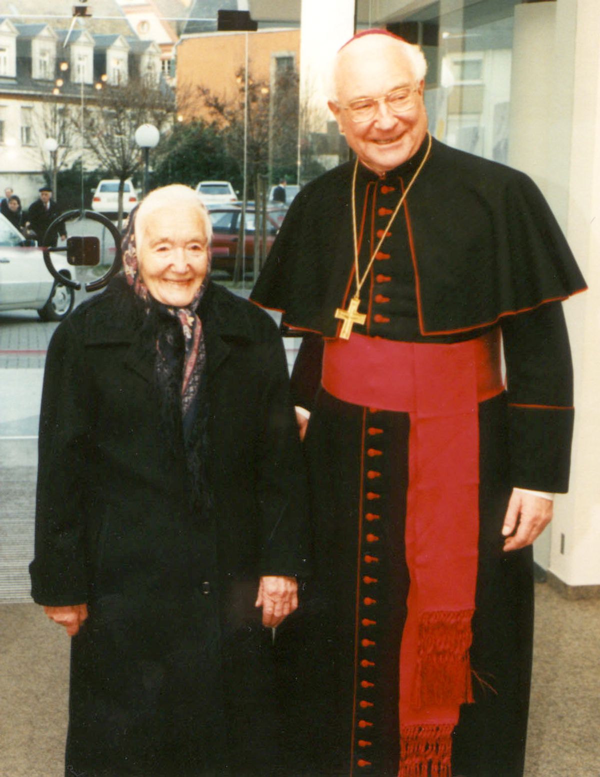 Bischof Dr. Anton Schlembach mit seiner Mutter Monika bei der Feier seines 65. Geburtstages. Bischof Dr. Anton Schlembach mit seiner Mutter Monika bei der Feier seines 65. Geburtstages.