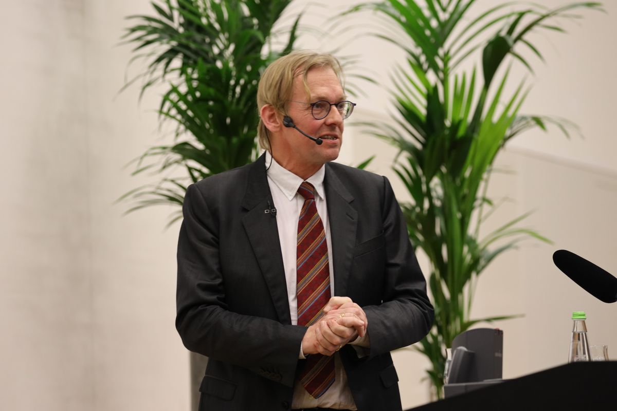 Professor Dr. Dieter Thomä verstand es, mit seinem Vortrag zu unterhalten und zugleich Denkanstöße zu geben.